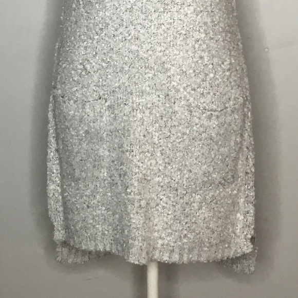 Ayla Turtleneck Sleeveless Sweater - Picture 5 of 7